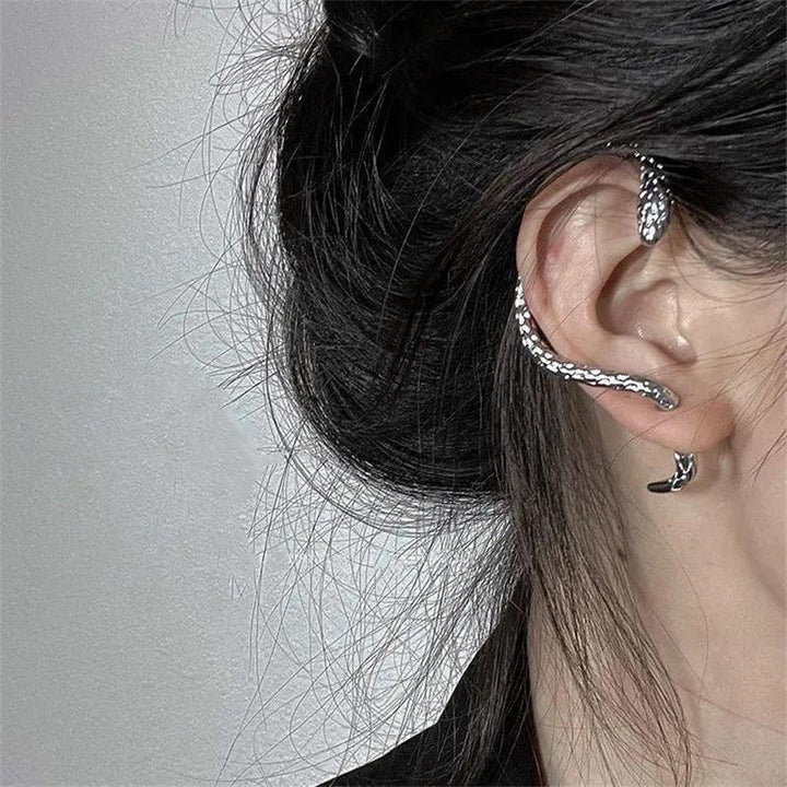 Stylish non-pierced clip-on earrings for women. Vintage gold plated design, elegant and comfortable fashion jewelry.