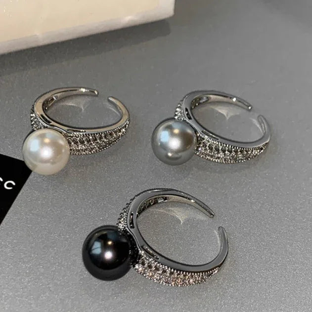 Sterling silver vintage openwork ring featuring a lustrous pearl for women, an elegant jewelry gift.