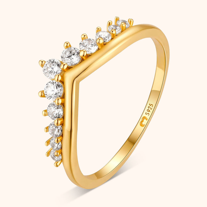 Elegant women's zirconia crown ring with sparkling design, perfect as a fashion statement. Sterling silver.
