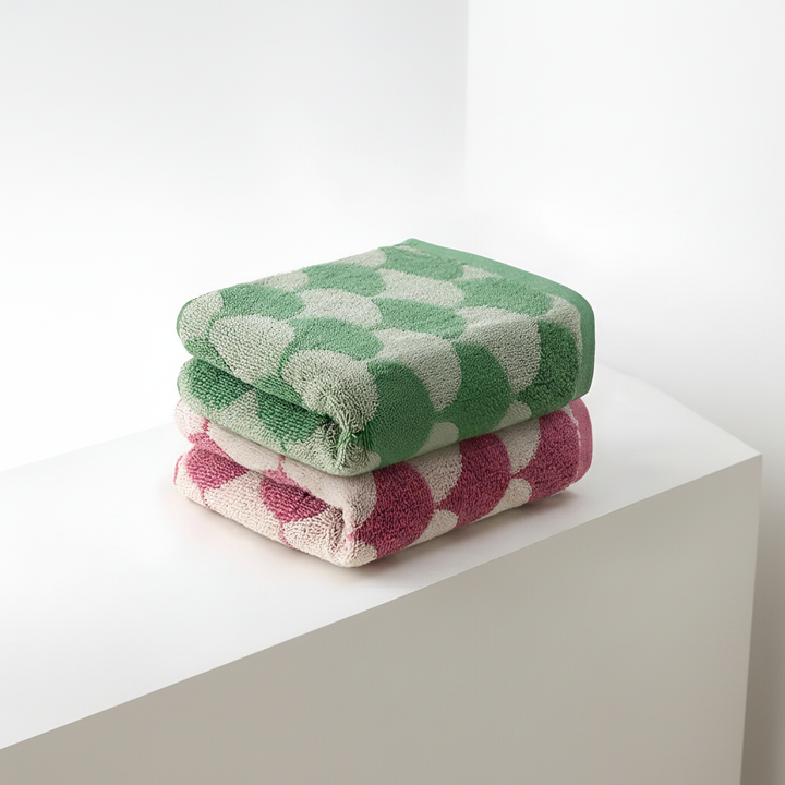 Textured jacquard cotton hand towel in a fan design, durable and quick-drying bathroom linen
