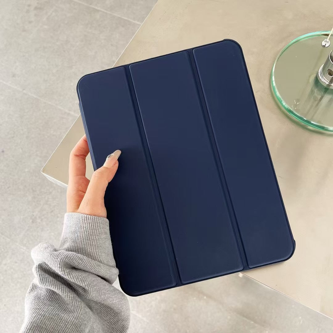 Origami iPad-Hülle aus Silikon FlexFold Smart Case in black, showcasing its flexible design and non-slip grip