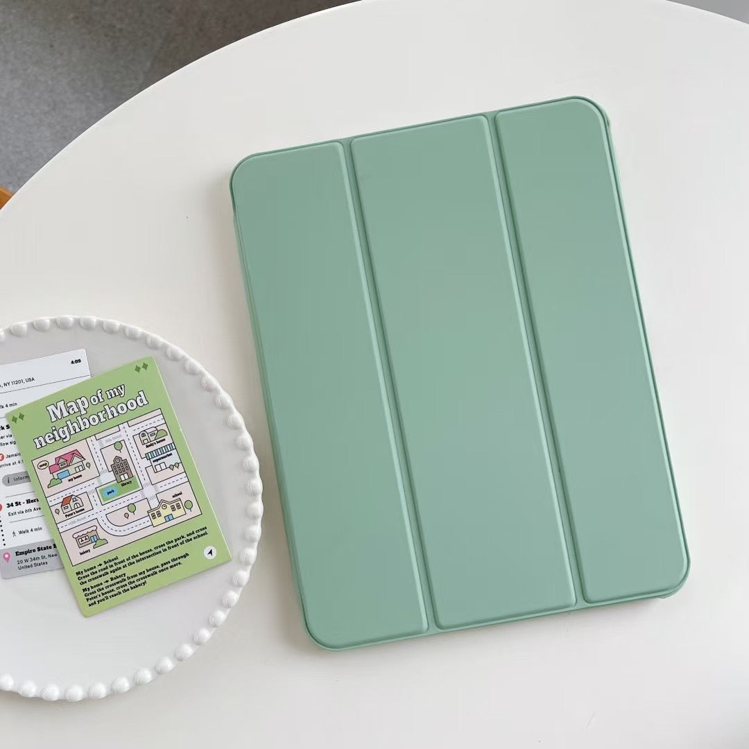Durable silicone case, FlexFold Smart Case for iPad, providing robust tablet protection and a sleek design