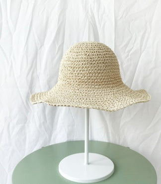 Elegant beige women's sun protection hat, perfect for a stylish summer vacation