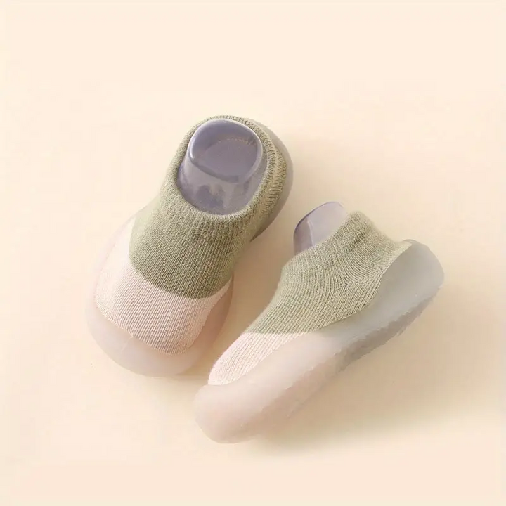 Breathable FreeStep kids' barefoot sneakers for healthy foot development, active play & comfort.