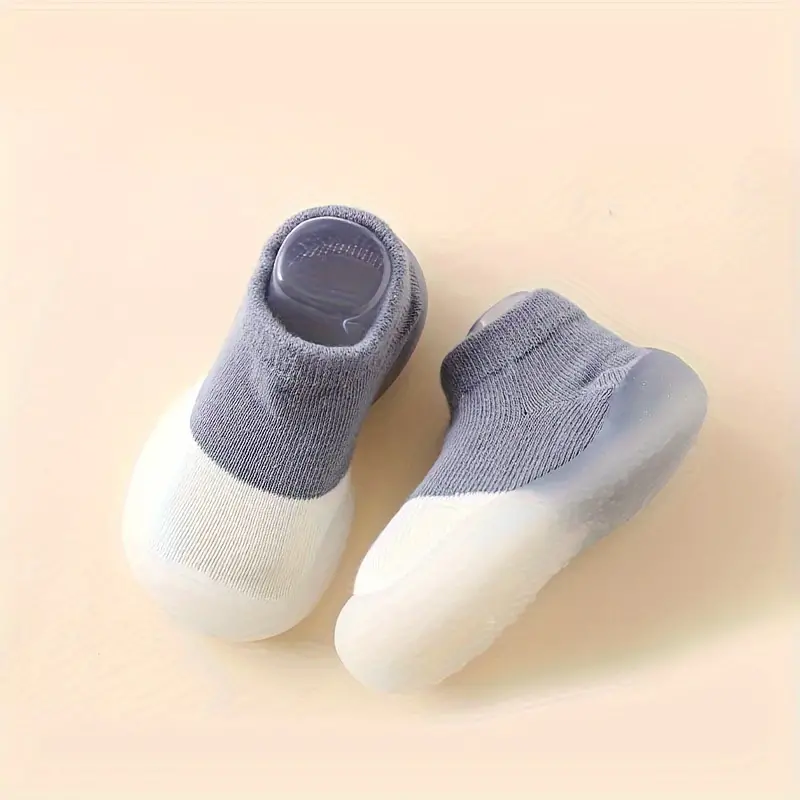Versatile FreeStep kids' barefoot sneakers for indoor/outdoor play & natural movement support.