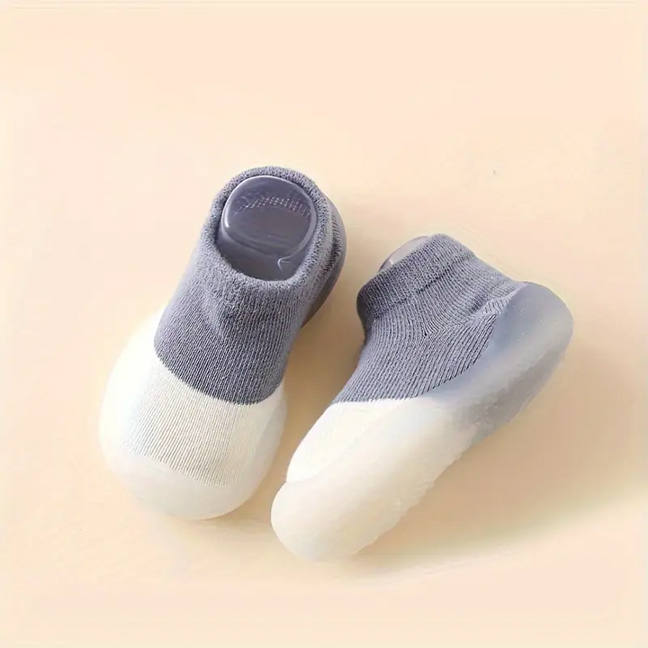 Versatile FreeStep kids' barefoot sneakers for indoor/outdoor play & natural movement support.