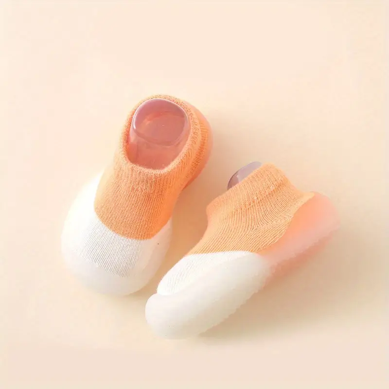 Lightweight FreeStep barefoot sneakers for kids, encouraging natural movement & healthy foot growth.