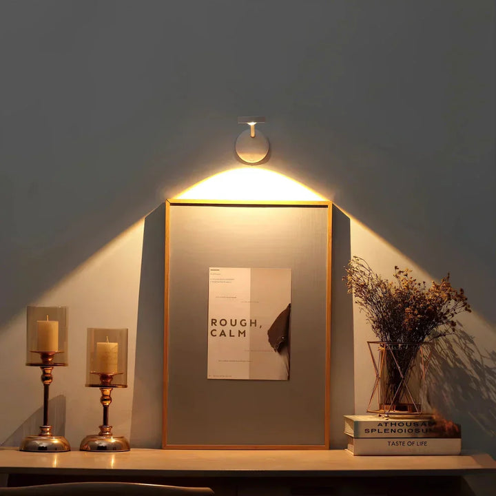 Draadloze Bewegingssensor Spotlight with bright LED, ideal for indoor cabinet and accent lighting.
