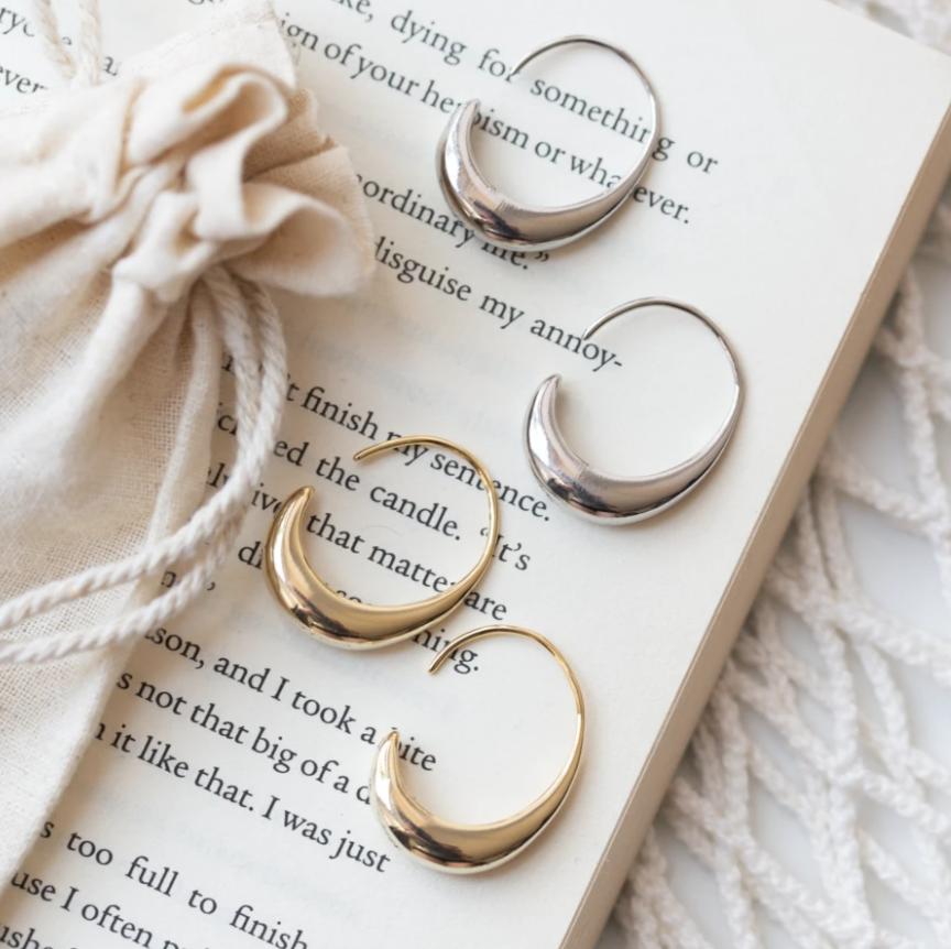 Luxury hoop earrings for women in gold or silver. Elegant, versatile jewelry accessory for a sophisticated fashion look.