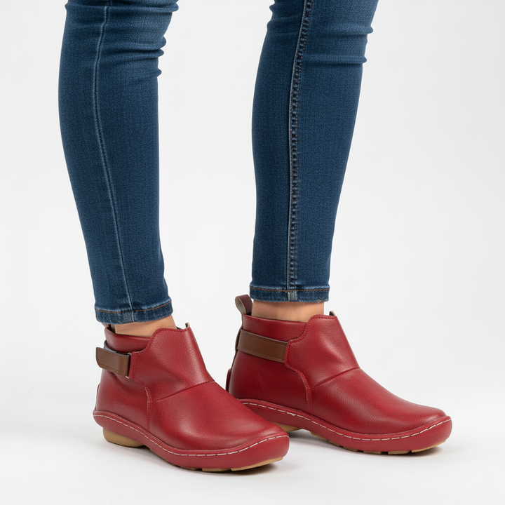 Elegant women's comfort shoes, Leah orthopedic model. Luxurious design with slip-resistant sole for daily wear.
