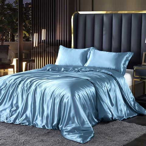 Unisex 4-piece bedding set in a sophisticated shade, offering luxury and sleep comfort