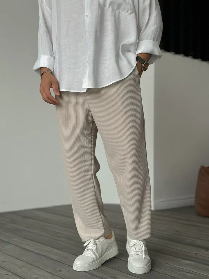 Men's Alessio luxury trousers, soft fabric for elegant comfort. Tailored fit for elevated style. Perfect for business casual.