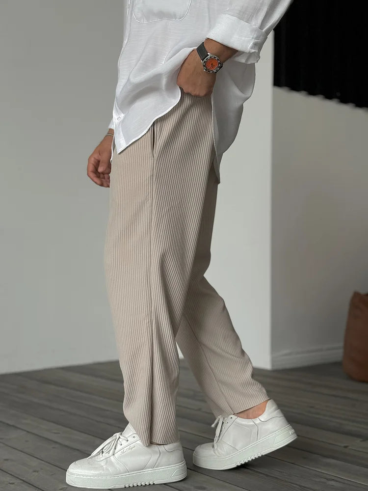 Men's Alessio tailored fit trousers in soft luxury fabric. Classic style for versatile, elegant men's fashion.