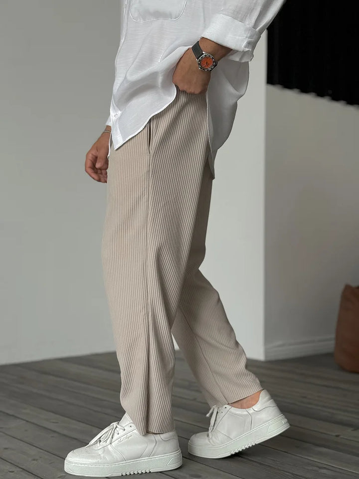 Men's Alessio tailored fit trousers in soft luxury fabric. Classic style for versatile, elegant men's fashion.