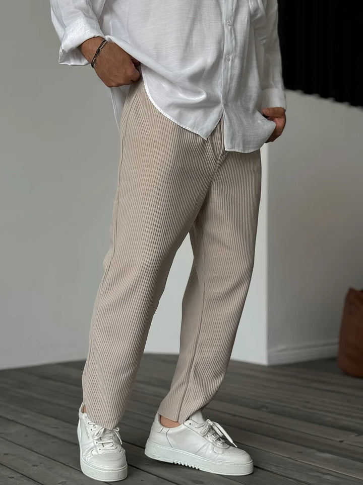 Versatile men's luxury soft fabric trousers, ideal for business casual or elegant events. Classic tailored fit.