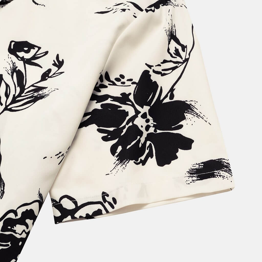 Men's beachwear tropical print shirt with short sleeves, easy-care polyester for summer adventures