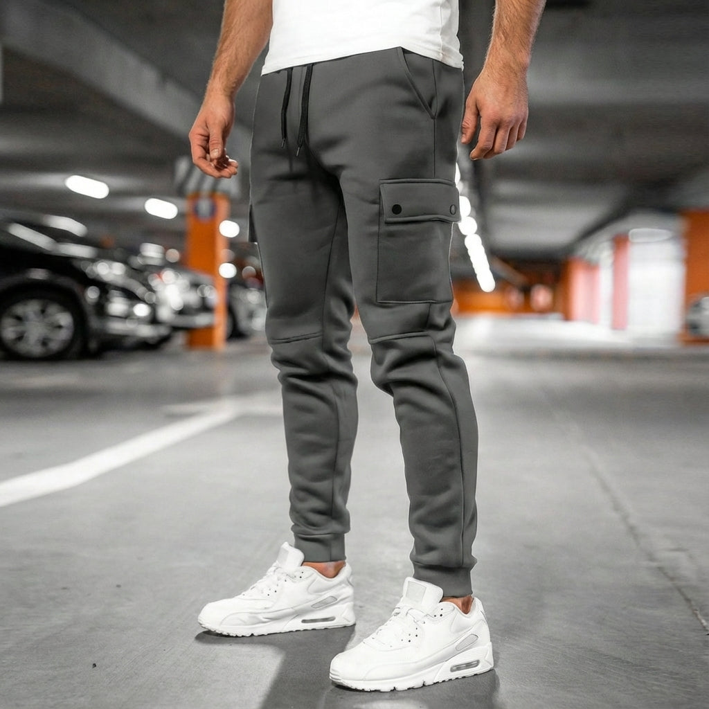 Men's black cropped jogger cargo trousers with side pockets, perfect for casual activewear