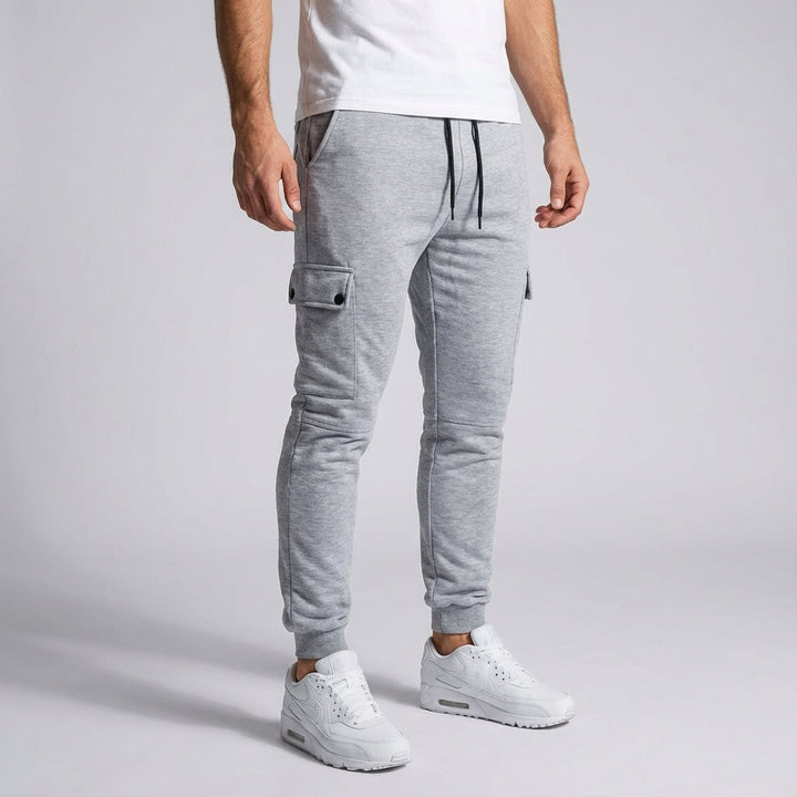 Men's comfortable cropped trousers with cargo pockets, designed for everyday loungewear
