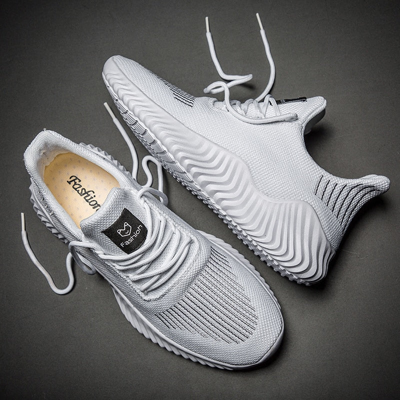 Men's breathable running sneakers with mesh upper, ultimate comfort & performance for athletic training.