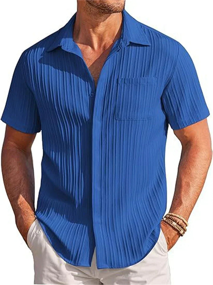 Men's breathable short sleeve shirt in a relaxed fit. Ideal casual wear for summer and vacation.