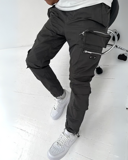 Durable men's cargo pants, multifuncional design with ample pocket storage, vintage aesthetic.
