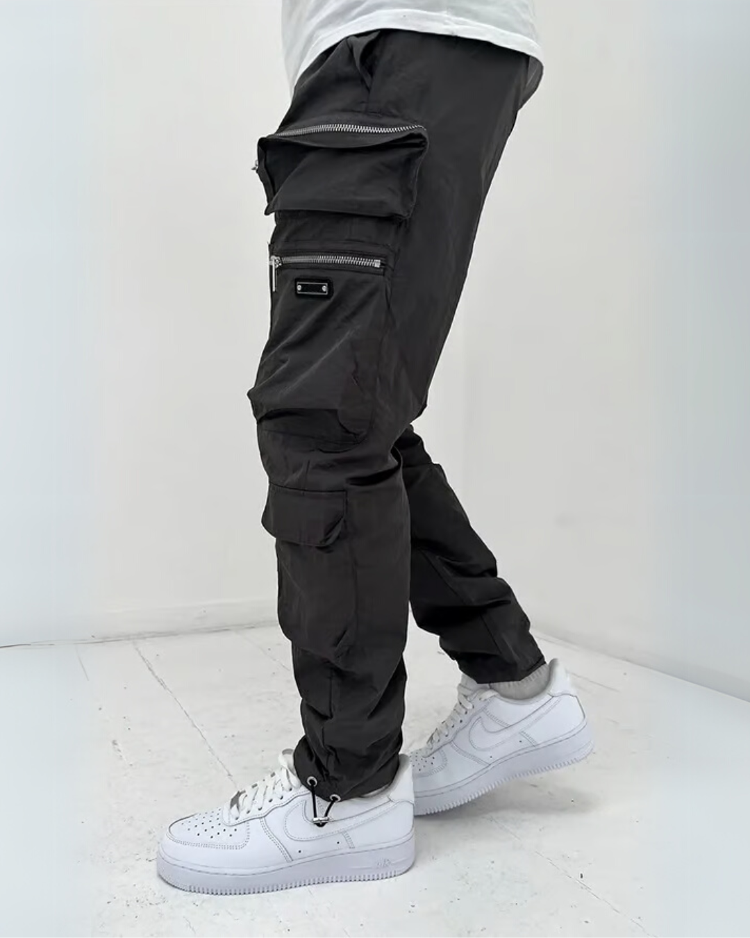 Stylish men's cargo pants in a versatile color, offering comfort and a practical, military-look.