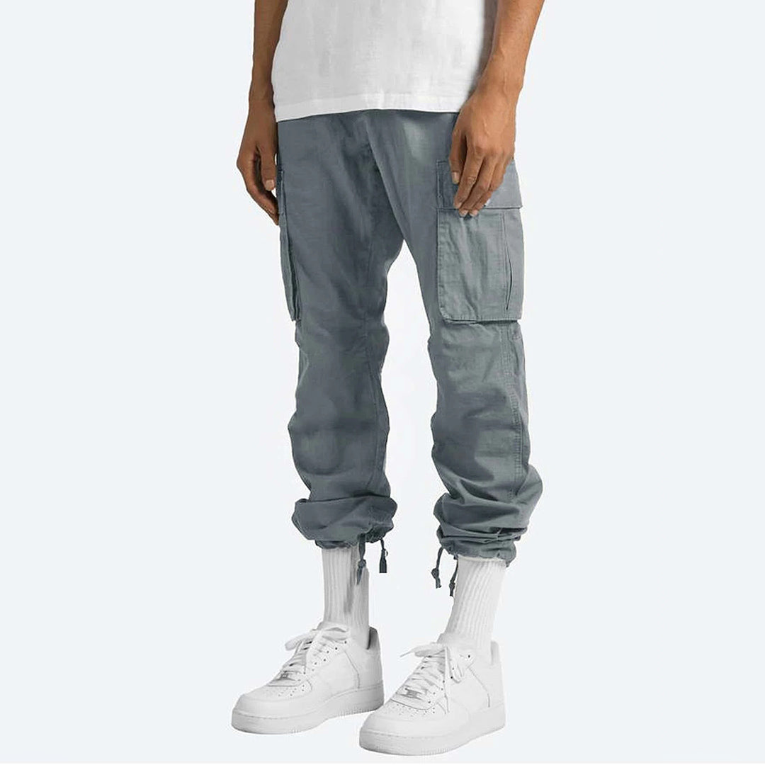 Stylish men's multi-pocket cargo pants, ideal for casual and outdoor fashion.