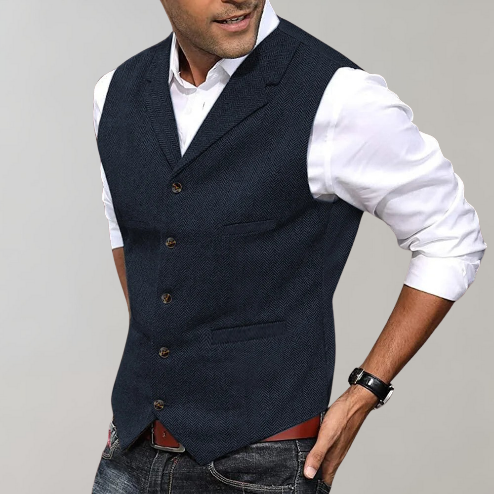 Stylish men's polyester knit vest, a comfortable and versatile casual cardigan, ideal as chic outerwear.