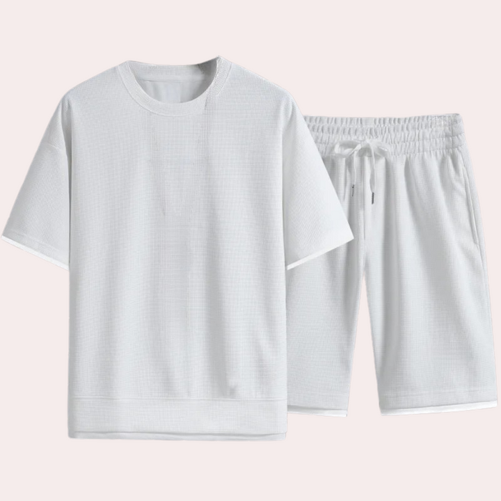 Leisure men's casual summer set: breathable short-sleeve shirt and comfortable shorts for warm climates.