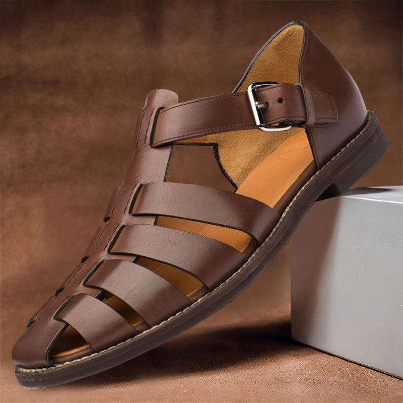 Stylish men's classic leather sandals with a durable non-slip grip, ideal for casual summer fashion.