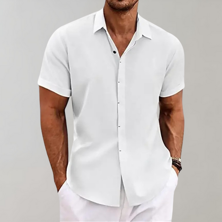 Comfortable men's button-up short sleeve shirt, classic fit, essential summer attire