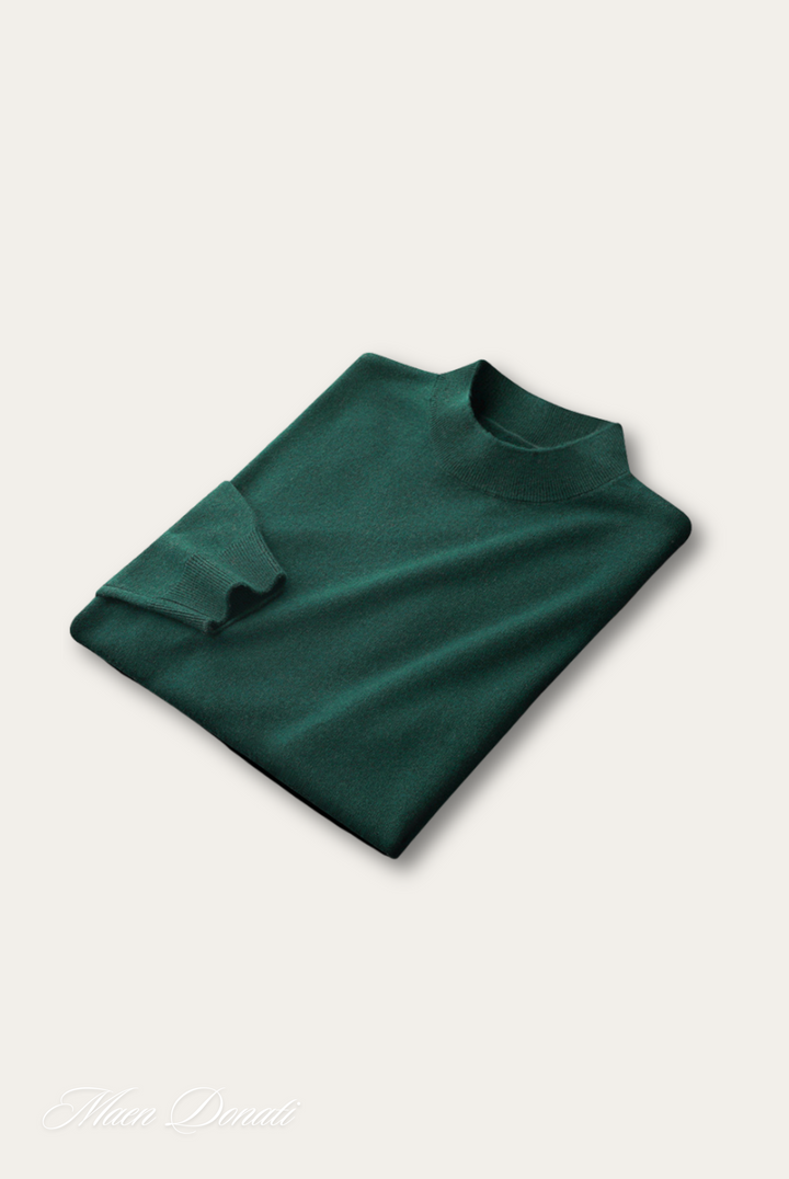 Versatile men's classic round neck sweater. Ideal for cozy winter days & everyday casual style.