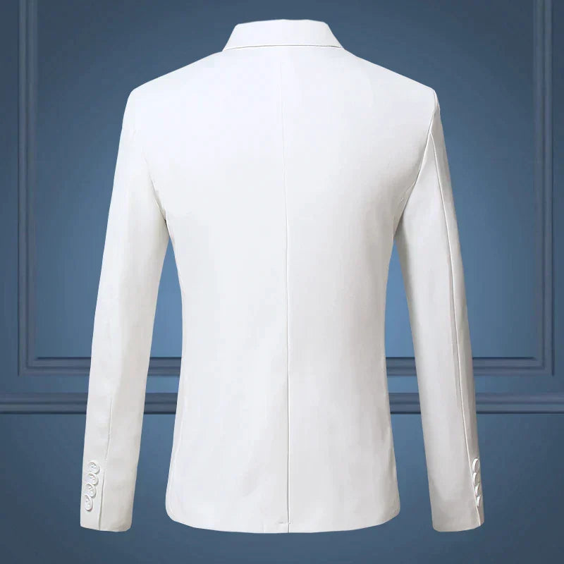 Sharp men's tailored blazer, essential for a classic formal or smart casual style.