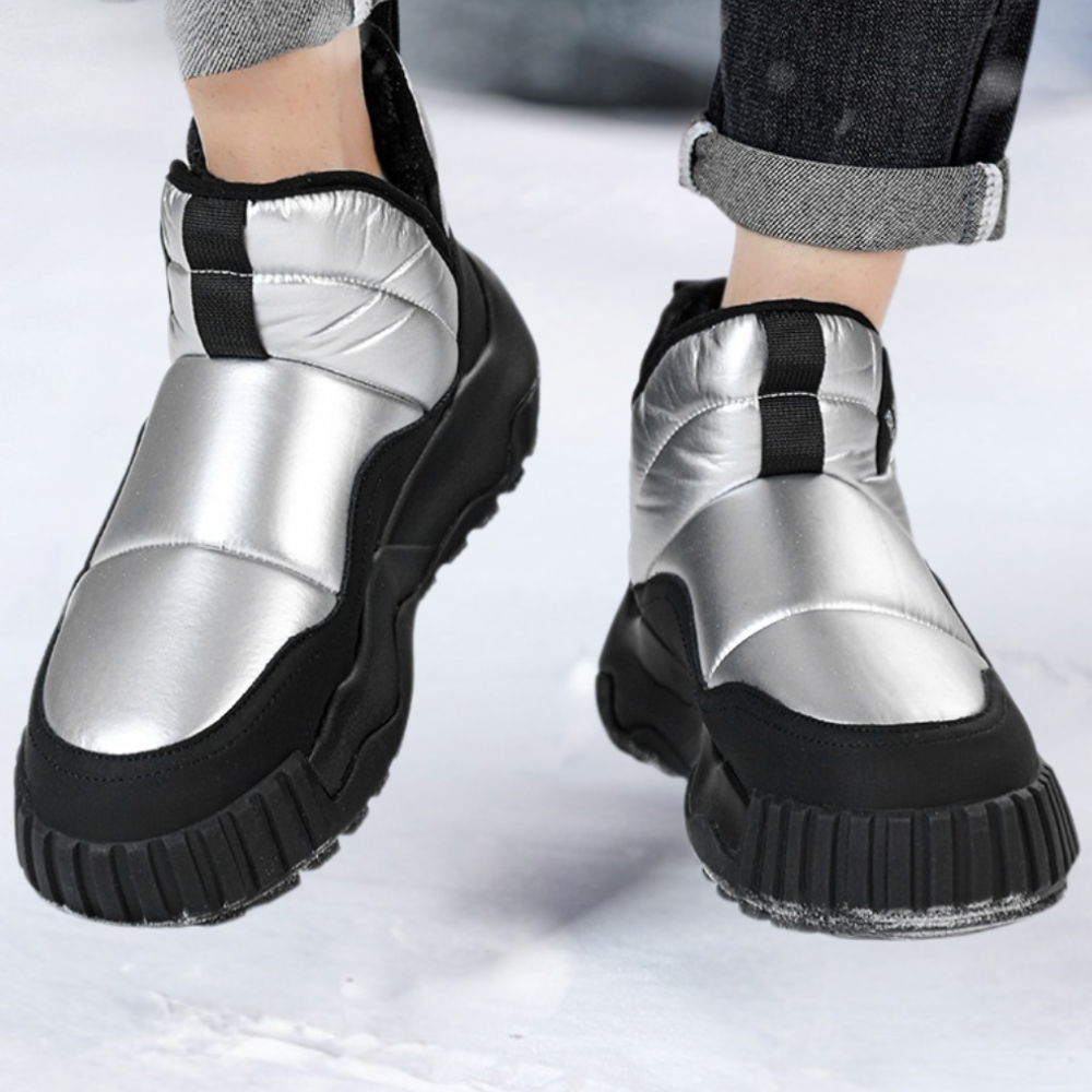 Men's insulated NordicTrail winter boots with buckles, offering warmth & protection in cold weather.
