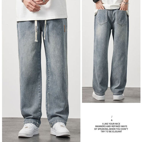Julian men's straight leg jeans in a lightweight fabric for summer. Durable and easy-care, offering a relaxed fit.