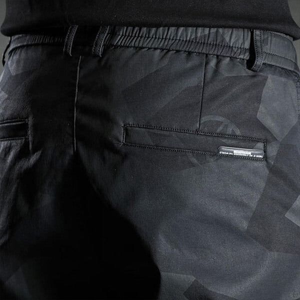 Comfortable men's Lars sporty cargo pants, perfect for everyday wear & active lifestyles. Men's fashion.