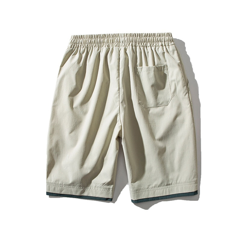 Quick-dry men's sportswear shorts in green, featuring practical pockets for active use.