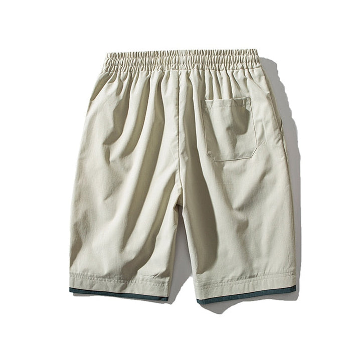 Quick-dry men's sportswear shorts in green, featuring practical pockets for active use.