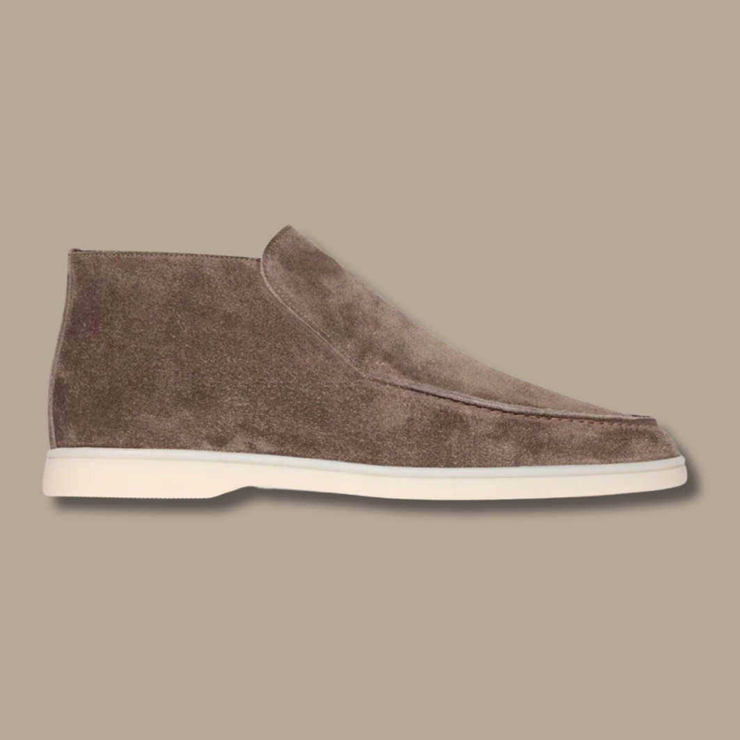Elegant men's slip-on loafers, perfect for refined style. Versatile footwear for both formal and casual outfits.