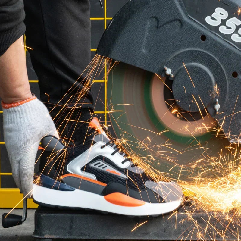 Lightweight men's safety shoes, Nolan model, designed for industrial work. Features steel toe & durable sole.