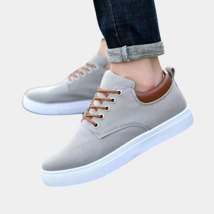 Men's support shoes with orthopedic design, ensuring comfort and stability for daily walking.