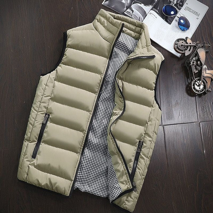 Stay warm & dry in this men's water-resistant padded gilet. Features a stand-up collar, great for active men.