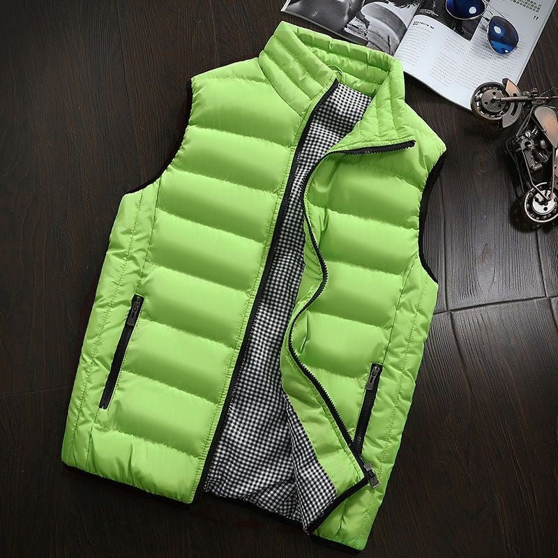 Durable men's padded gilet, water-resistant with a practical stand-up collar. Essential outerwear for cool weather.
