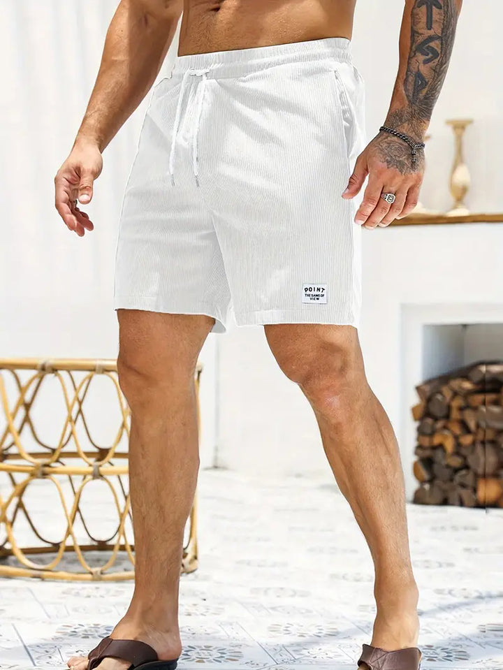 Men's quick-dry beach shorts, adjustable waist, combining comfort and style for summer.