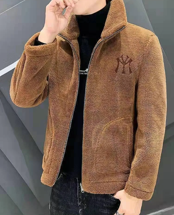 Stylish men's quilted padded jacket, a versatile stand-up collar layering piece for autumn and winter fashion.