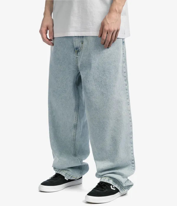 Trendy men's wide-leg streetwear jeans, offering a relaxed loose fit for urban fashion & skate style.