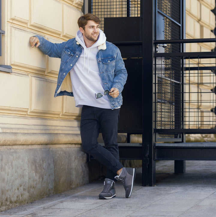 Anti-slip sole on Ruben men's winter boots, ensuring stability and safety in icy conditions.