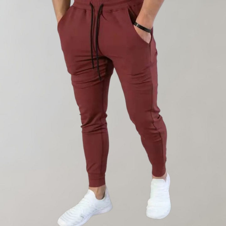 Comfortable men's slimfit joggers made of polyester. Perfect activewear or casual trousers.