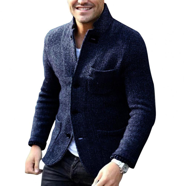 Warm men's fall/winter knit cardigan with buttons, ideal for comfortable and stylish layered looks.
