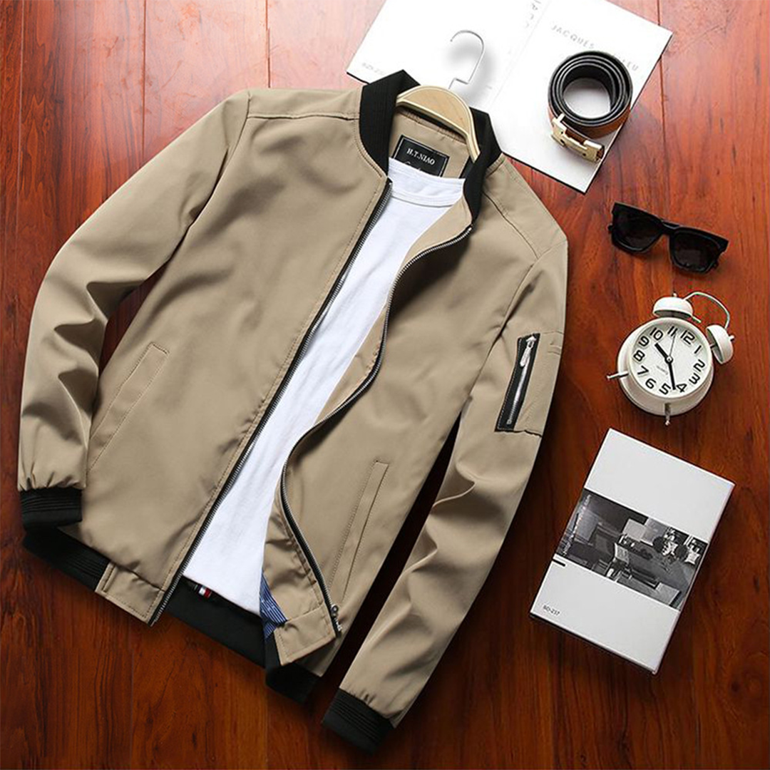 Stylish men's lightweight summer jacket, great for casual outings and everyday spring wear.